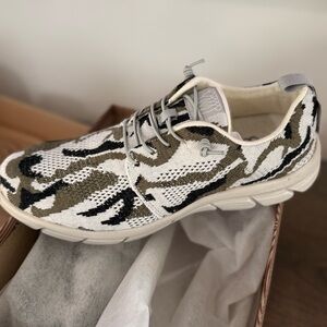 Women’s Lightweight Knit Sneakers in Olive Camo